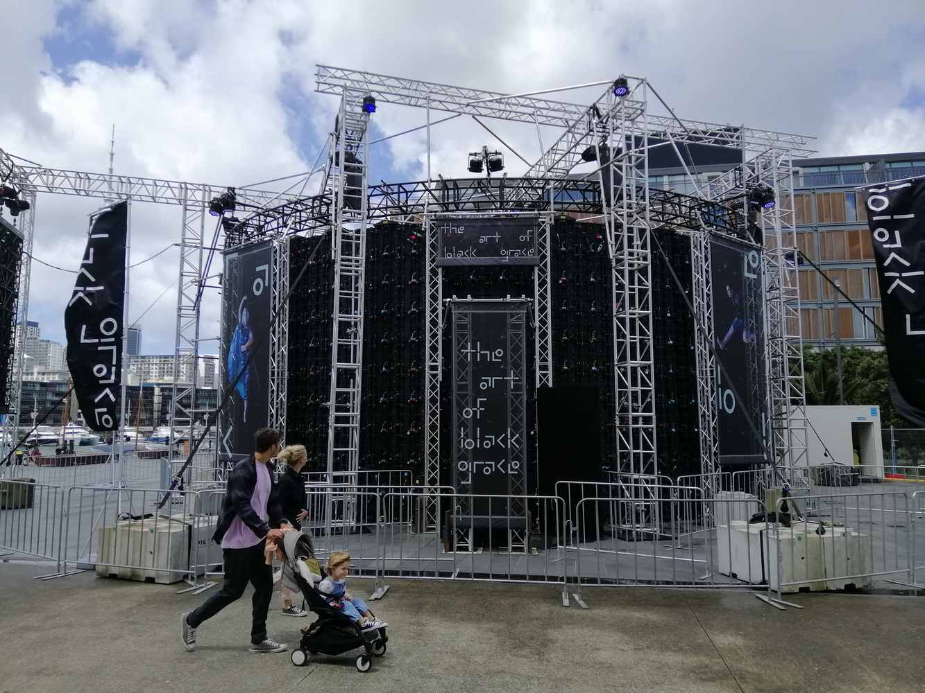 Large temporary truss and stage structure